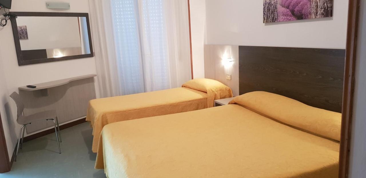 Hotel Monaco - Parcheggio Incluso Min 2 Gg มิลาโน แมริตทิมา ภายนอก รูปภาพ