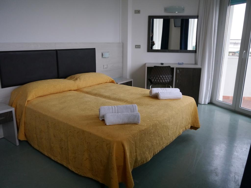 Hotel Monaco - Parcheggio Incluso Min 2 Gg มิลาโน แมริตทิมา ภายนอก รูปภาพ