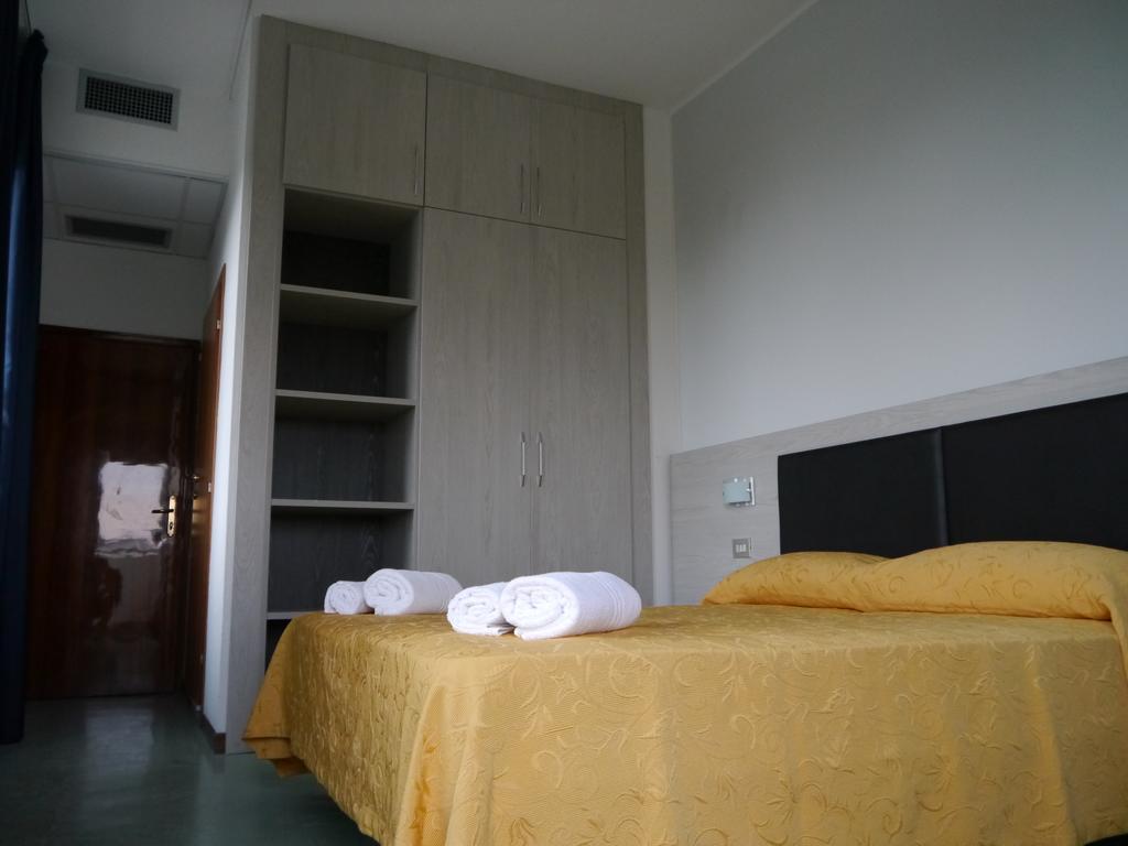 Hotel Monaco - Parcheggio Incluso Min 2 Gg มิลาโน แมริตทิมา ภายนอก รูปภาพ