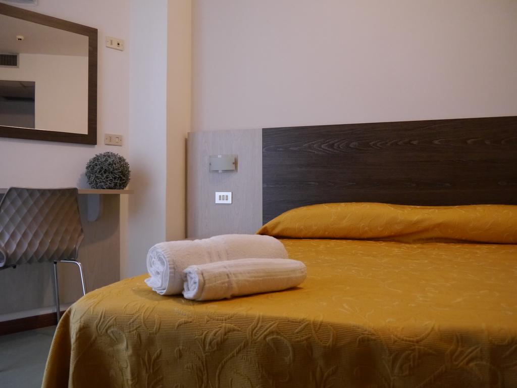 Hotel Monaco - Parcheggio Incluso Min 2 Gg มิลาโน แมริตทิมา ภายนอก รูปภาพ
