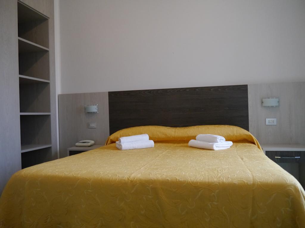 Hotel Monaco - Parcheggio Incluso Min 2 Gg มิลาโน แมริตทิมา ภายนอก รูปภาพ