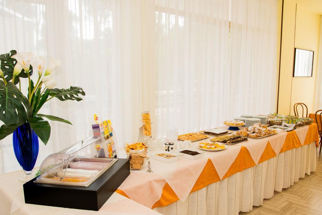 Hotel Monaco - Parcheggio Incluso Min 2 Gg มิลาโน แมริตทิมา ภายนอก รูปภาพ