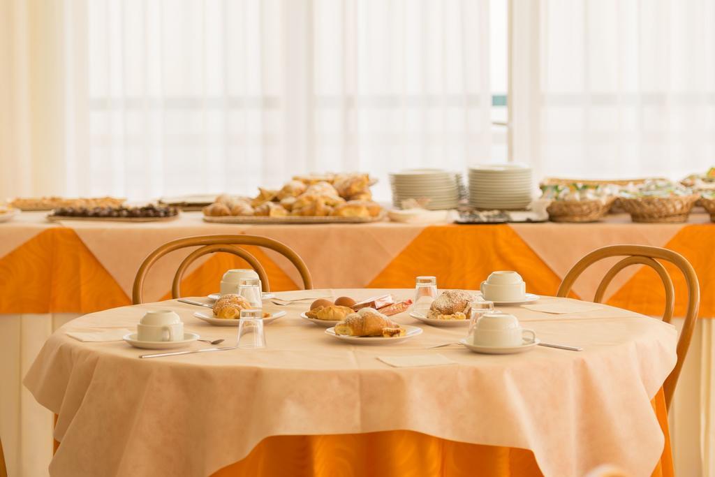 Hotel Monaco - Parcheggio Incluso Min 2 Gg มิลาโน แมริตทิมา ภายนอก รูปภาพ